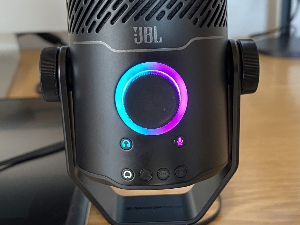 JBL Quantum Stream Studio Mikrofon Abmischung für Monitoring