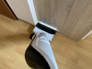 Roborock Flexi Pro Akku-Staubsauger Saugen einer Ecke