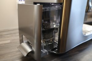 Sage Oracle Jet Siebträgermaschine Wassertank herausziehen