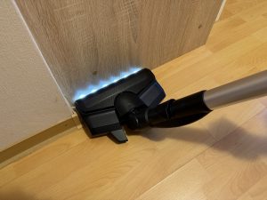 Bosch Unlimited 7 BSS711W Akku-Staubsauger Saugen einer Ecke