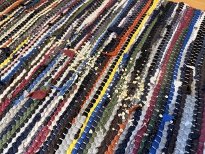 Bosch Unlimited 7 BSS711W Akku-Staubsauger Dreckreste auf Teppich