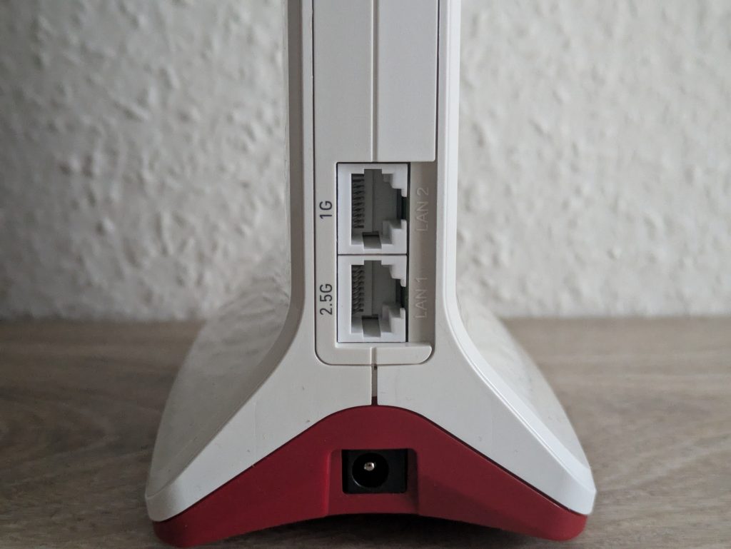 AVM FRITZ!Repeater 6000 WLAN-Repeater von hinten in der Nahansicht