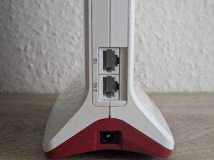 AVM FRITZ!Repeater 6000 WLAN-Repeater von hinten in der Nahansicht