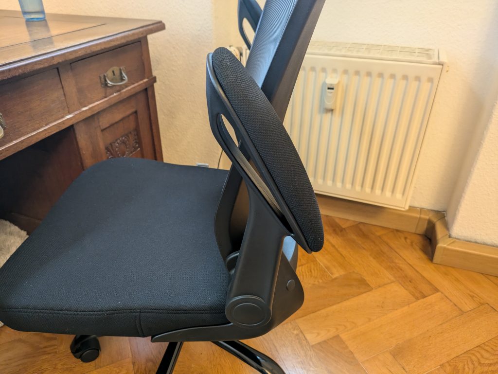 Armlehnen des SONGMICS OBN047B01 Bürostuhls oben