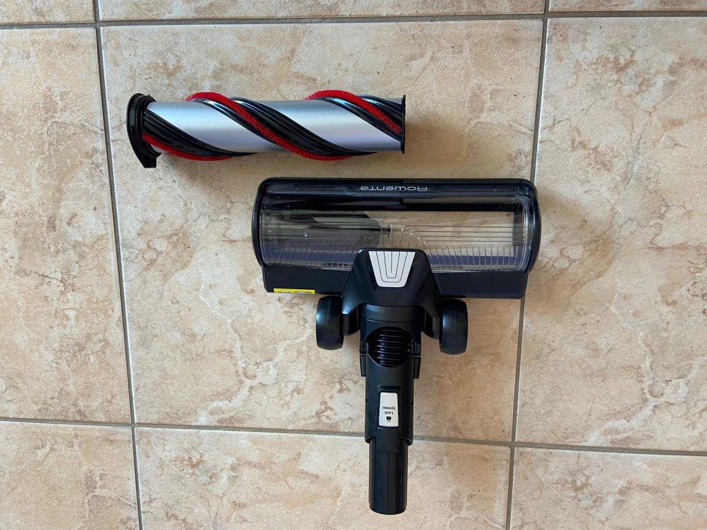 Ausgebaute Walze des Rowenta X-Force Flex 14.60 Aqua Saugwischers