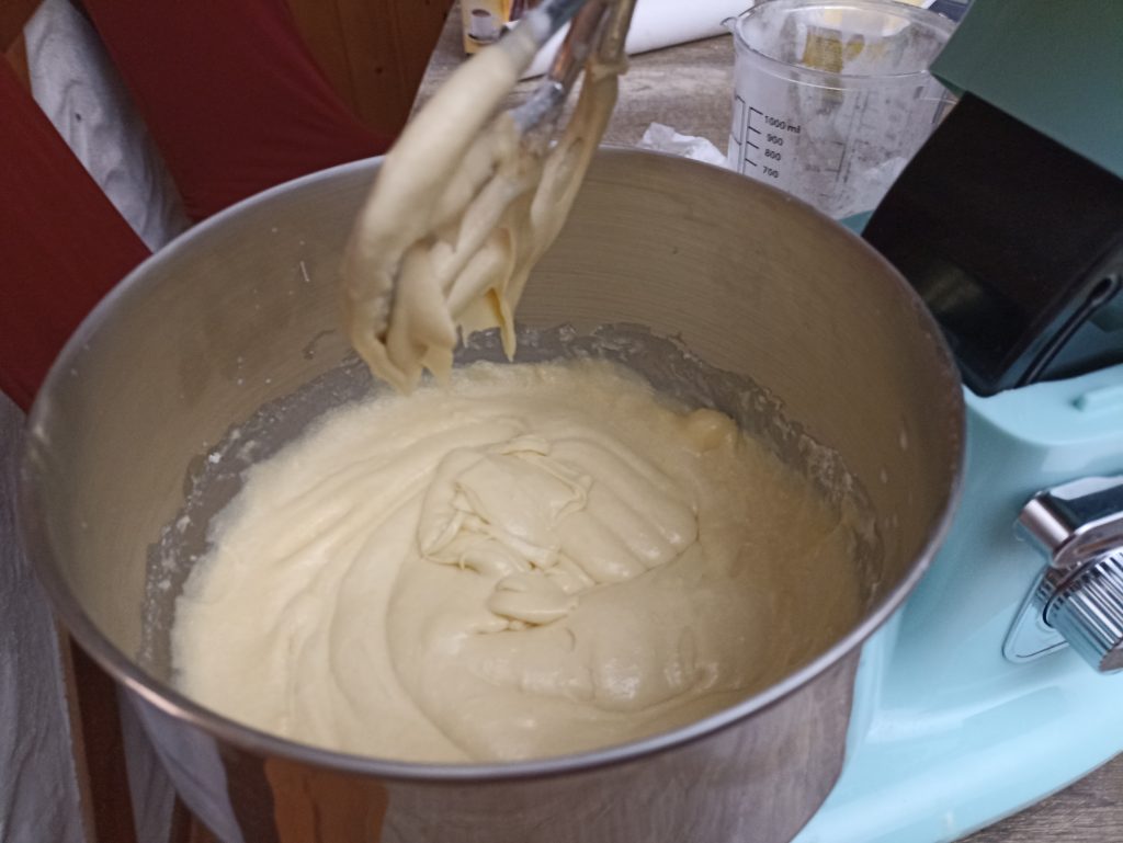 Clatronic KM 3711 Küchenmaschine, Rührteig mit Flachrührer gerührt