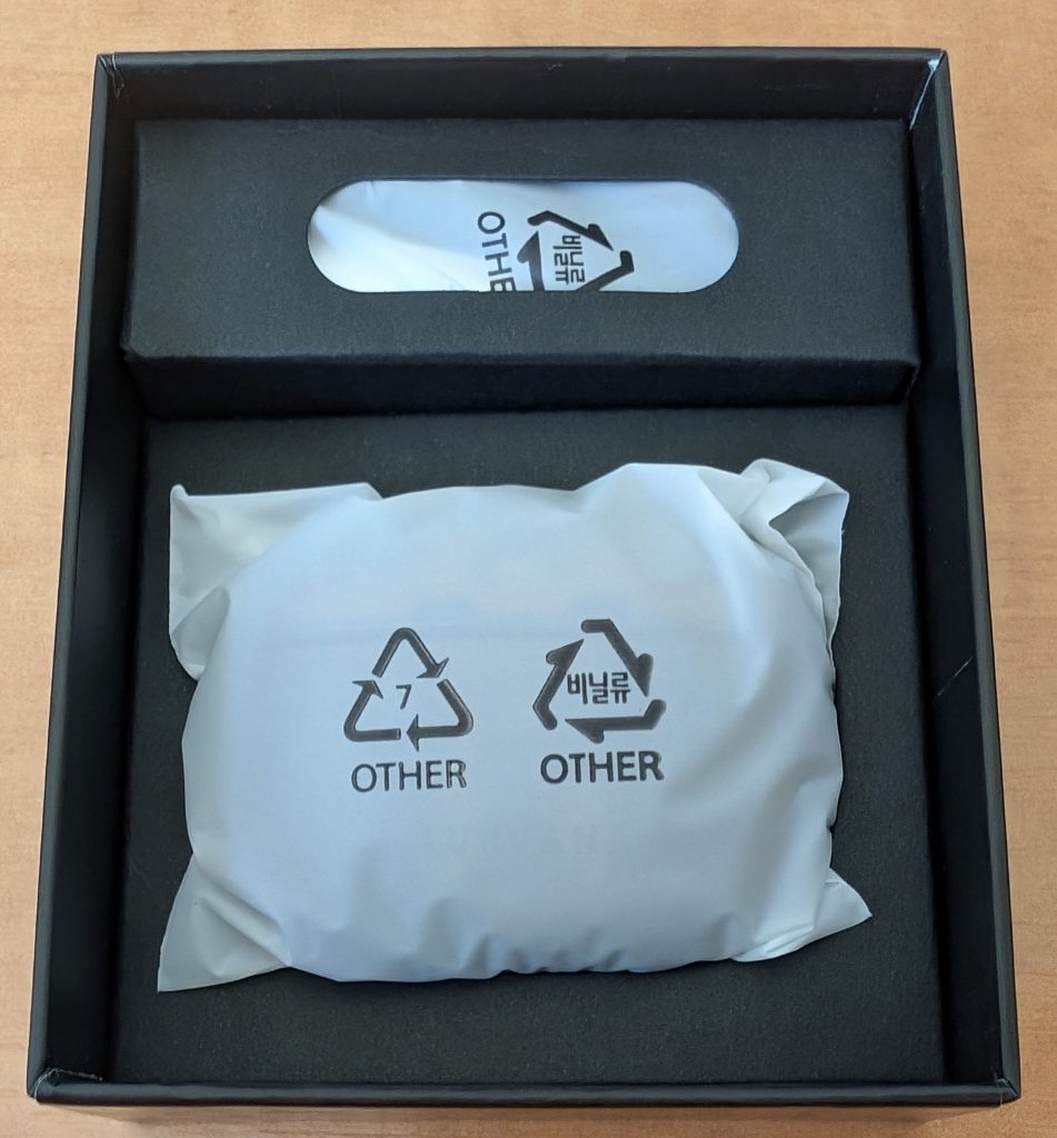 Creative Aurvana Ace 2 In-Ear-Kopfhörer in der geöffneten Verpackung