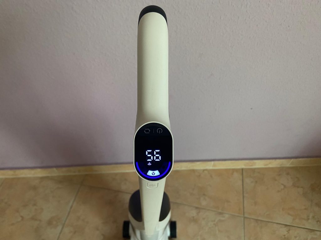 Display des Roborock Flexi Pro Saugwischers