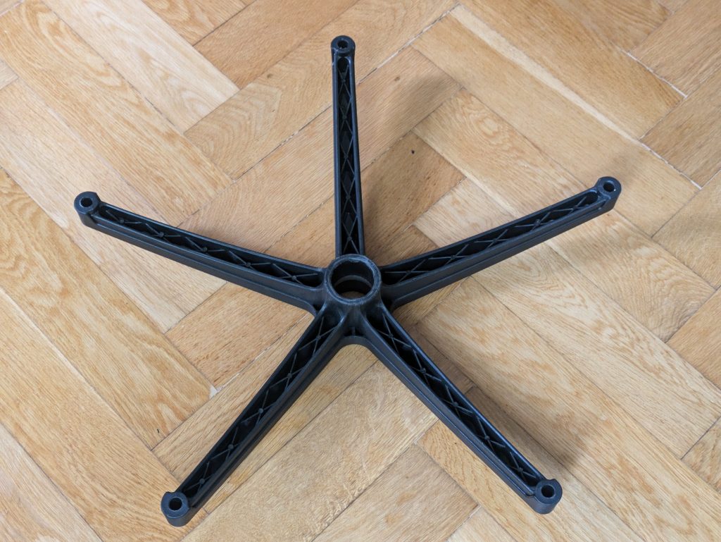 Drehkreuz des Daccormax DAZ ZF35 Bürostuhls von unten