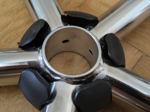 Drehkreuz des SONGMICS OBG71B Bürostuhls von unten in der Nahansicht