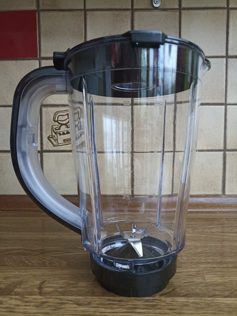 Emerio BL-12816.8 Standmixer, Mixerbehälter mit aufgesetztem Deckel