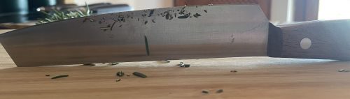 FELIX SOLINGEN MIU Küchenmesser Klingenrückseite schließt nicht mit dem Brett ab
