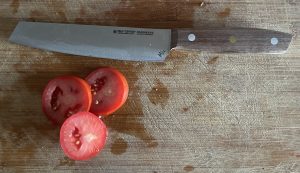 FELIX SOLINGEN MIU Küchenmesser geschnittene Tomaten