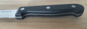 Fackelmann NIROSTA Mega 43395 Küchenmesser Nahaufnahme Griff von unten