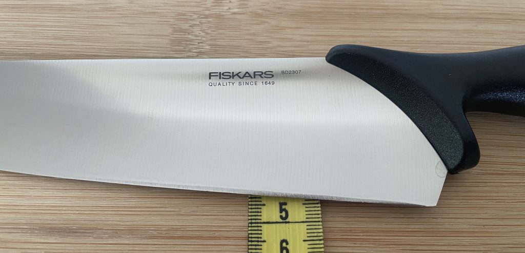 Fiskars Essential Küchenmesser Klingenhöhe