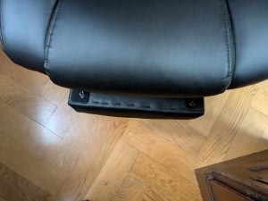 Fußablage des SONGMICS OBG71B Bürostuhls montiert von vorne