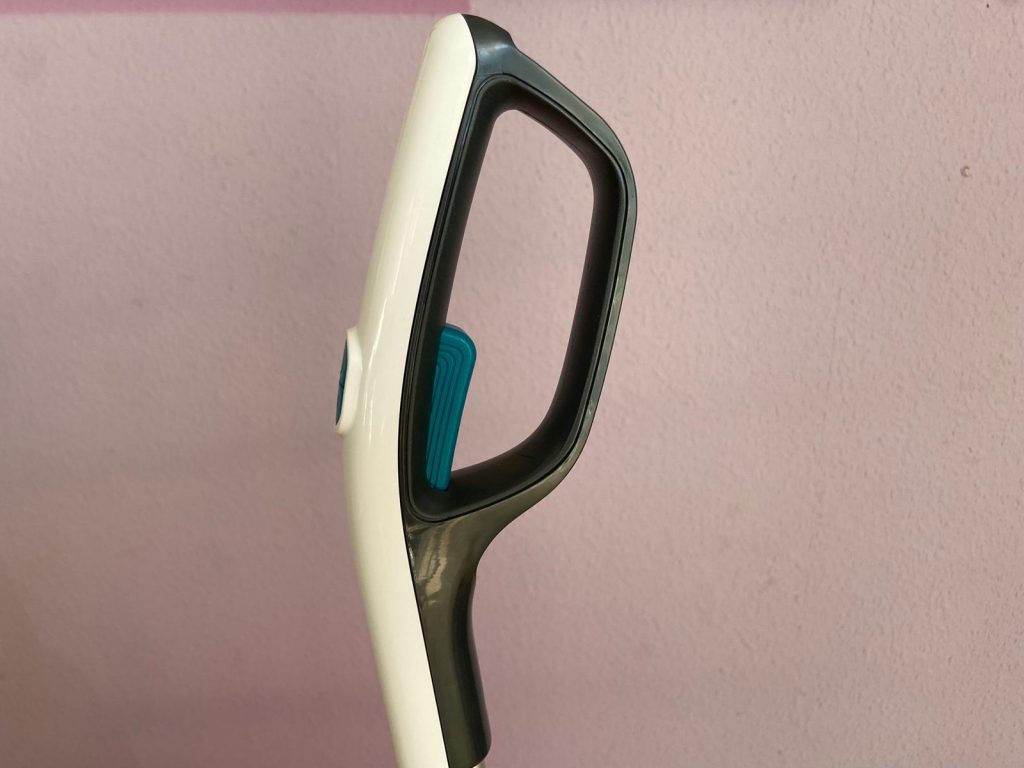 Griff des Leifheit Regulus Aqua PowerVac Pro 2.0 Saugwischers