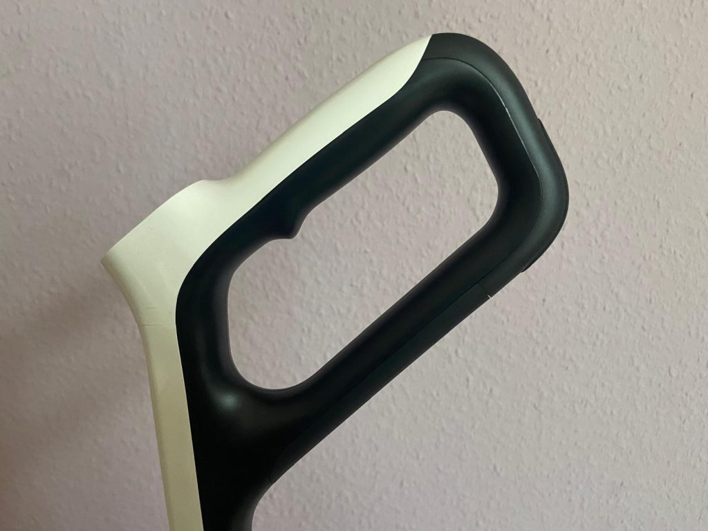 Griff des Roborock Flexi Pro Saugwischers von der Seite