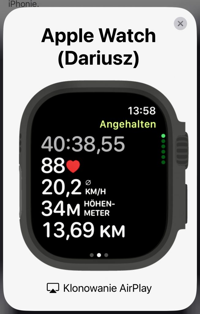 Apple Watch Ultra 2 Smartwatch auf dem geklonnten iPhone-Bildschirm
