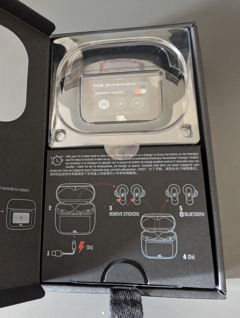 JBL Tour Pro 3 In-Ear-Bluetooth-Kopfhörer in geöffneter Verpackung