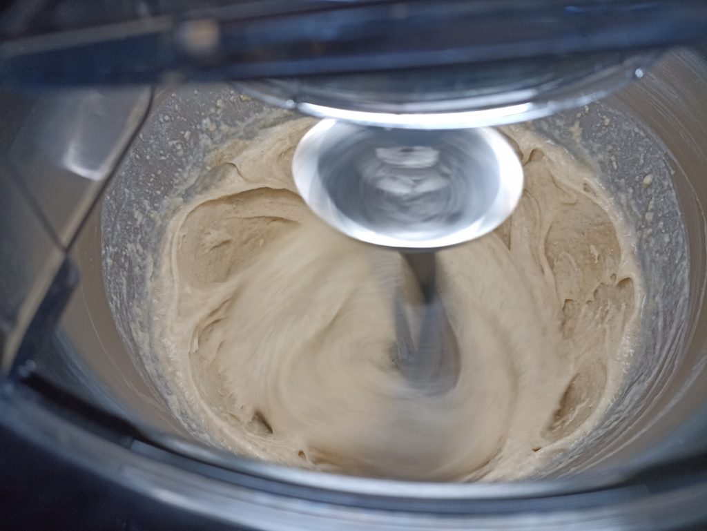 Kenwood Titanium Chef Patissier XL Küchenmaschine, Rührteig mit Flachrührer bei Stufe 3