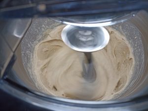 Kenwood Titanium Chef Patissier XL Küchenmaschine, Rührteig mit Flachrührer bei Stufe 3