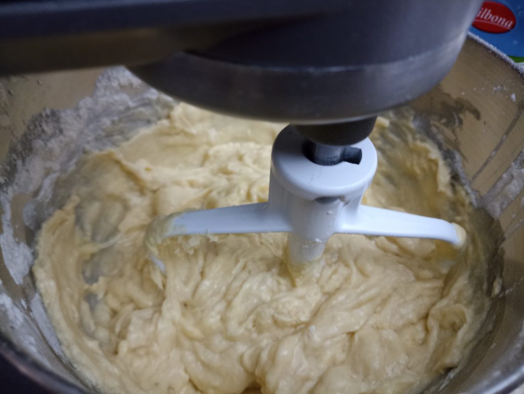 KitchenAid 5K45SSESL Küchenmaschine, Rühren von Rührteig mit dem Flachrührer