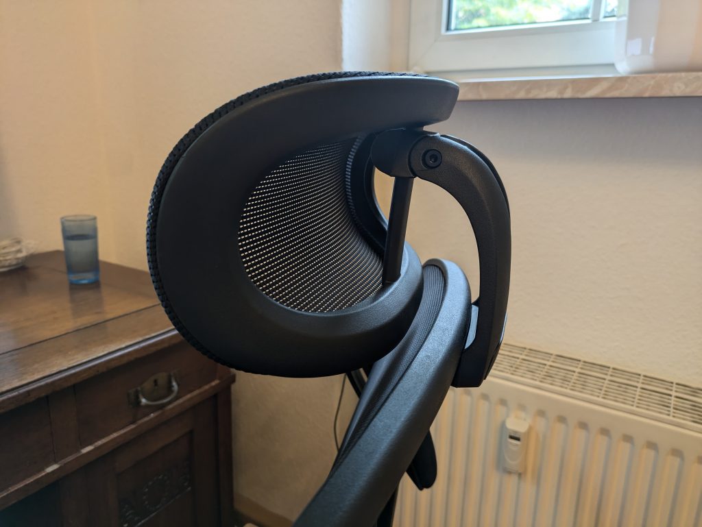 Kopfstütze des SONGMICS OBN047B01 Bürostuhls, angeklappt