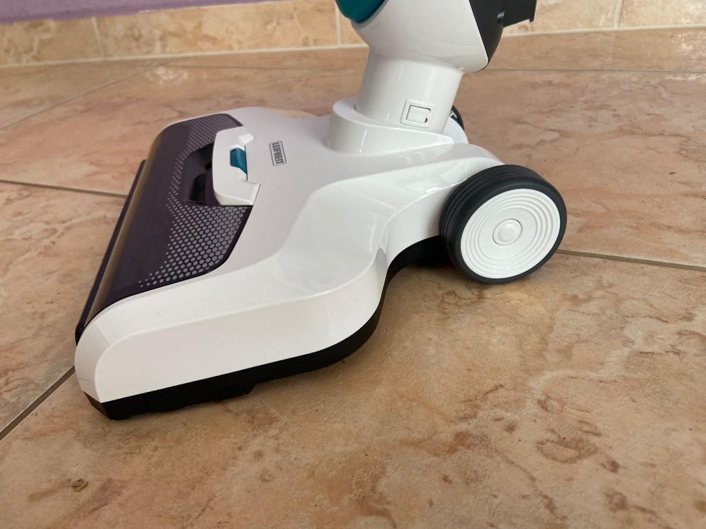 Leifheit Regulus Aqua PowerVac Pro 2.0 Saugwischer, Walze aus der Nähe