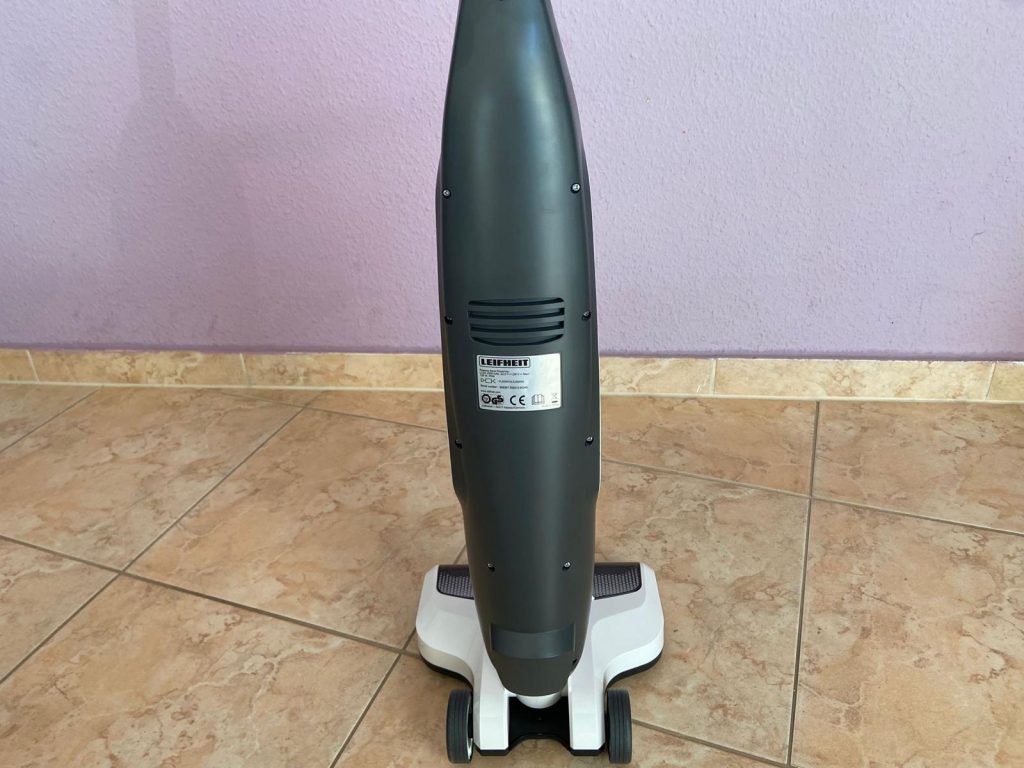 Leifheit Regulus Aqua PowerVac Pro 2.0 Saugwischer von hinten in der Nahansicht