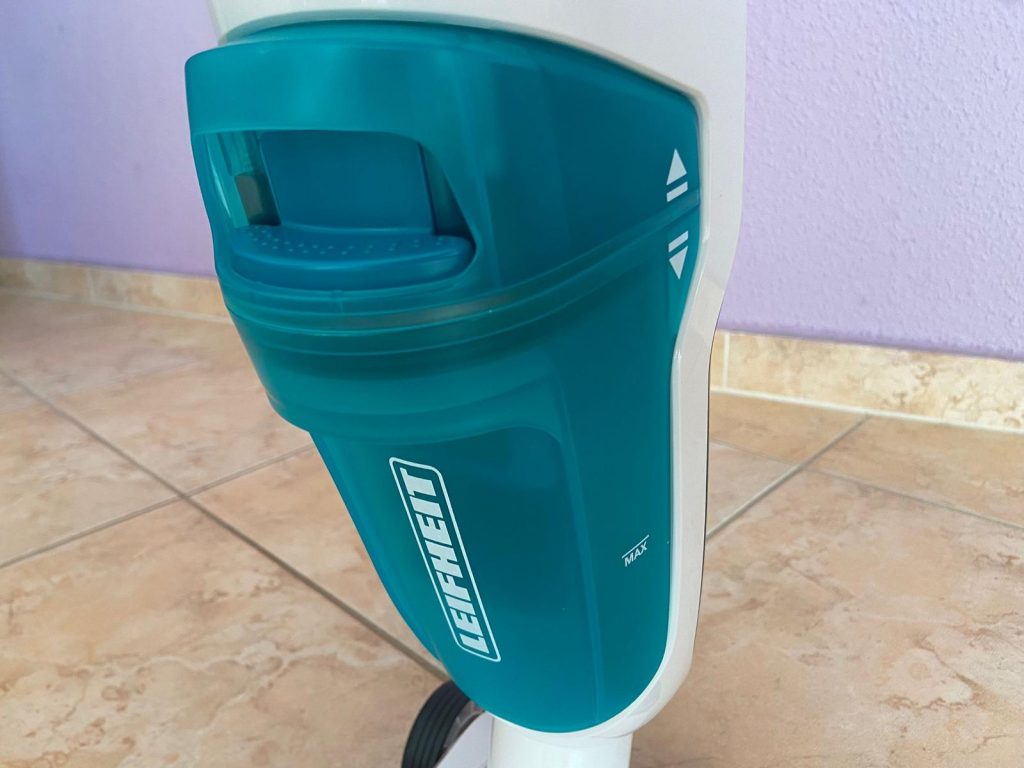 Leifheit Regulus Aqua PowerVac Pro 2.0 Saugwischer von vorne in der Nahansicht