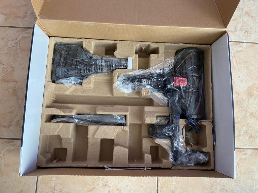 Lieferumfang des Rowenta X-Force Flex 14.60 Aqua Saugwischers geöffnet