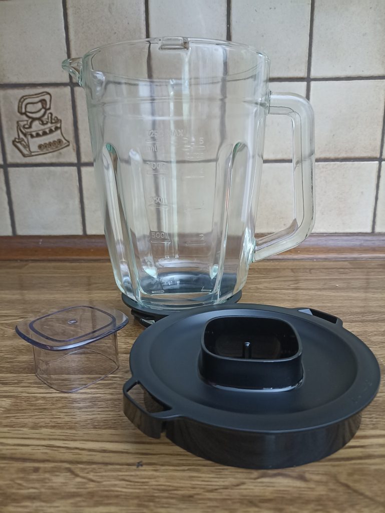 Philips 3000 Series HR229141 Standmixer, großer Mixerbehälter mit Deckel davor