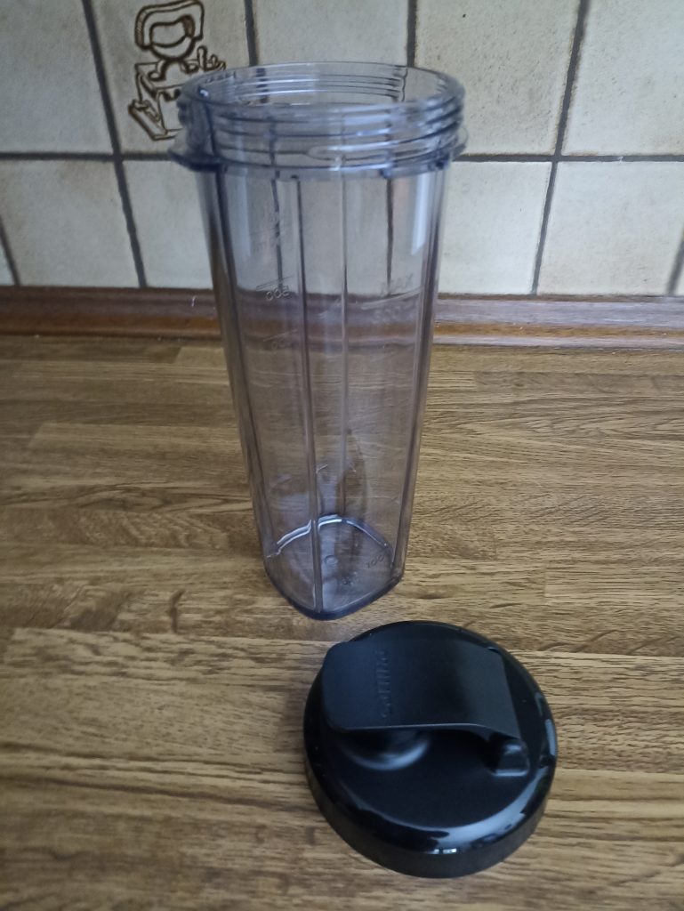 Philips 3000 Series HR229141 Standmixer, kleiner Mixerbehälter mit Deckel davor