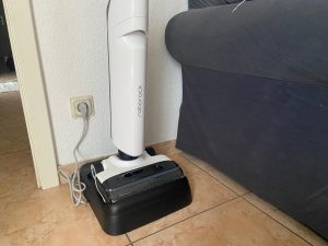 Roborock Flexi Pro Saugwischer in der Station