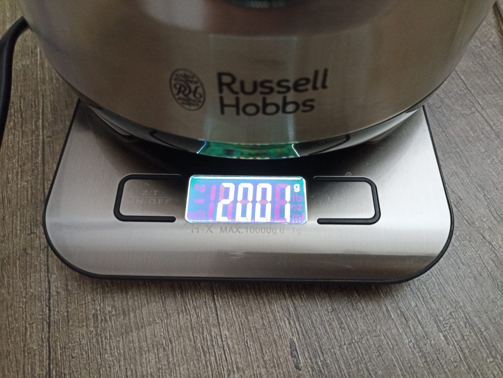 Russell Hobbs 2-in-1 Standmixer, Wiegen auf der Waage