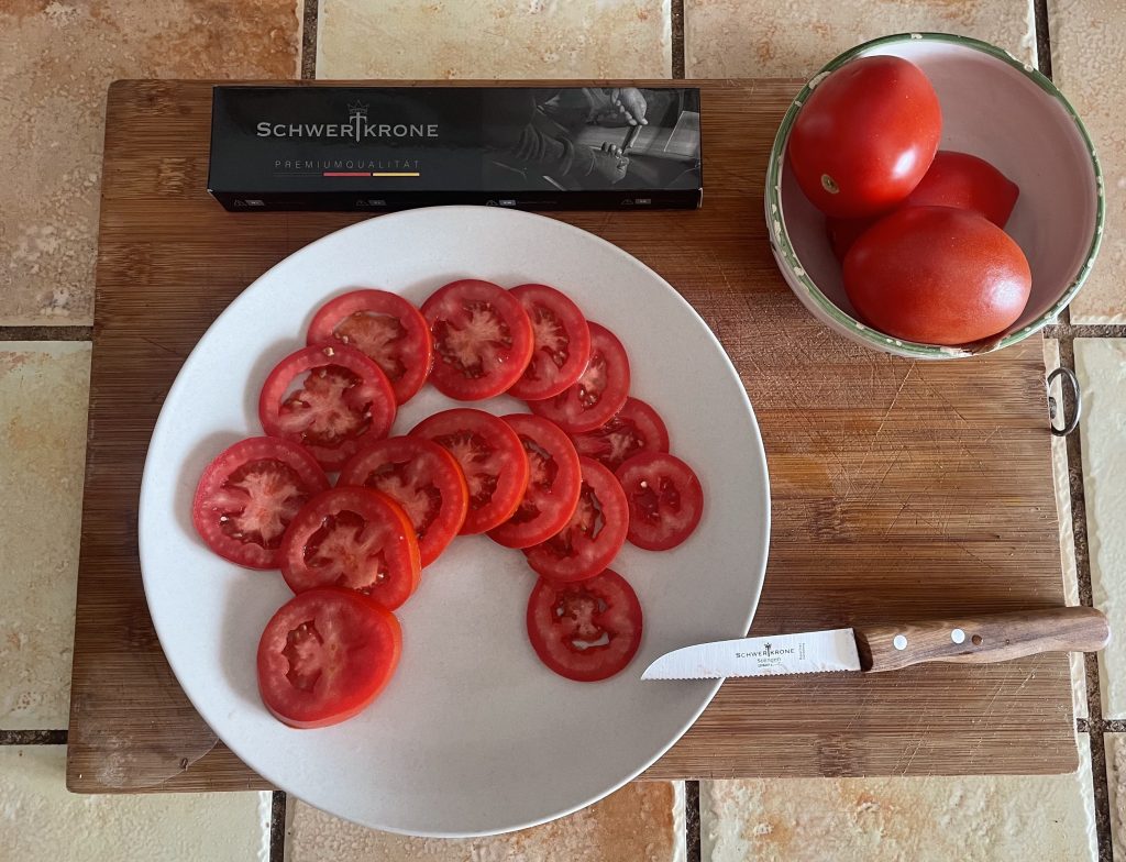 Schwertkrone 1091 Küchenmesser Test mit Tomaten