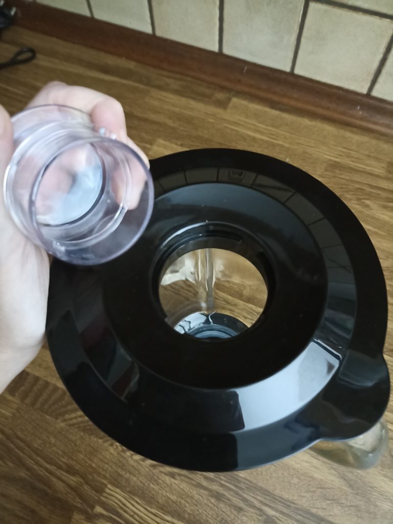 Severin SM 3718 Standmixer, Einfüllöffnung öffnen