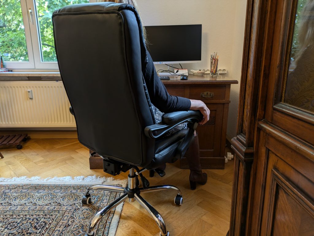 Sitzbild des SONGMICS OBG71B Bürostuhls (3)