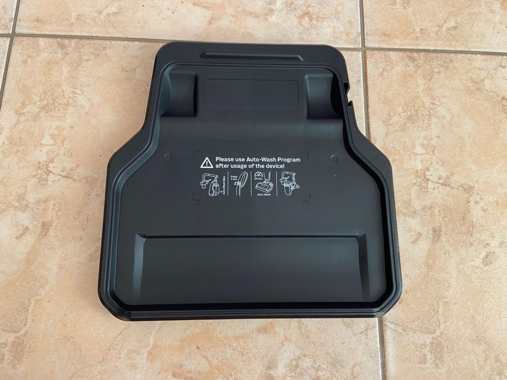 Station des Leifheit Regulus Aqua PowerVac Pro 2.0 Saugwischers