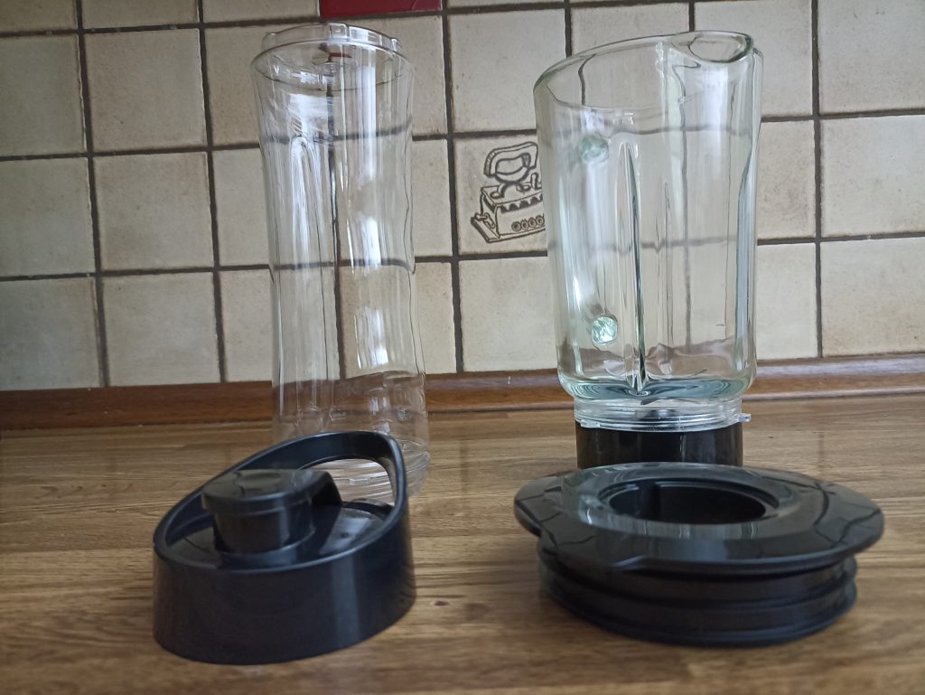 Steinborg SB-7030 Standmixer, beide Behälter und ihre Deckel