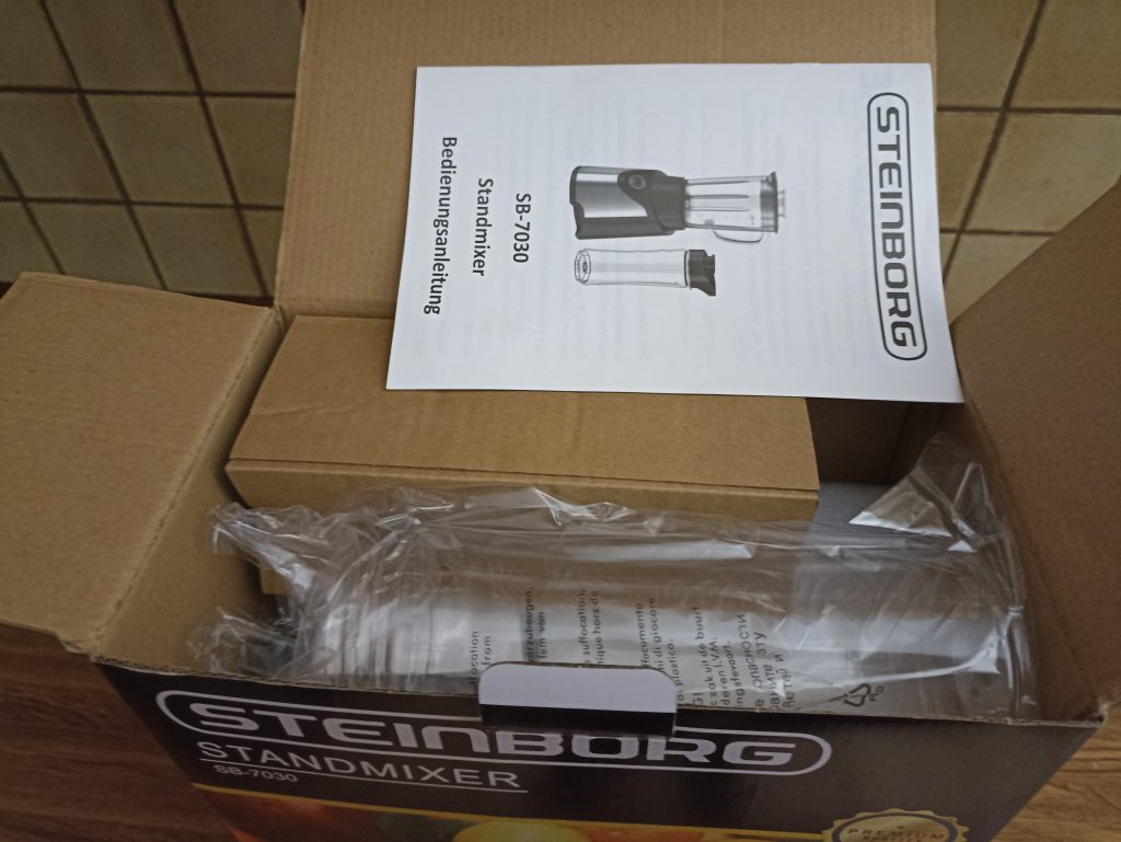 Steinborg SB-7030 Standmixer, beim Auspacken