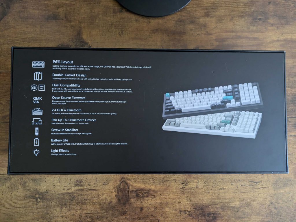 Verpackung der Keychron Q5 MAX Tastatur von hinten