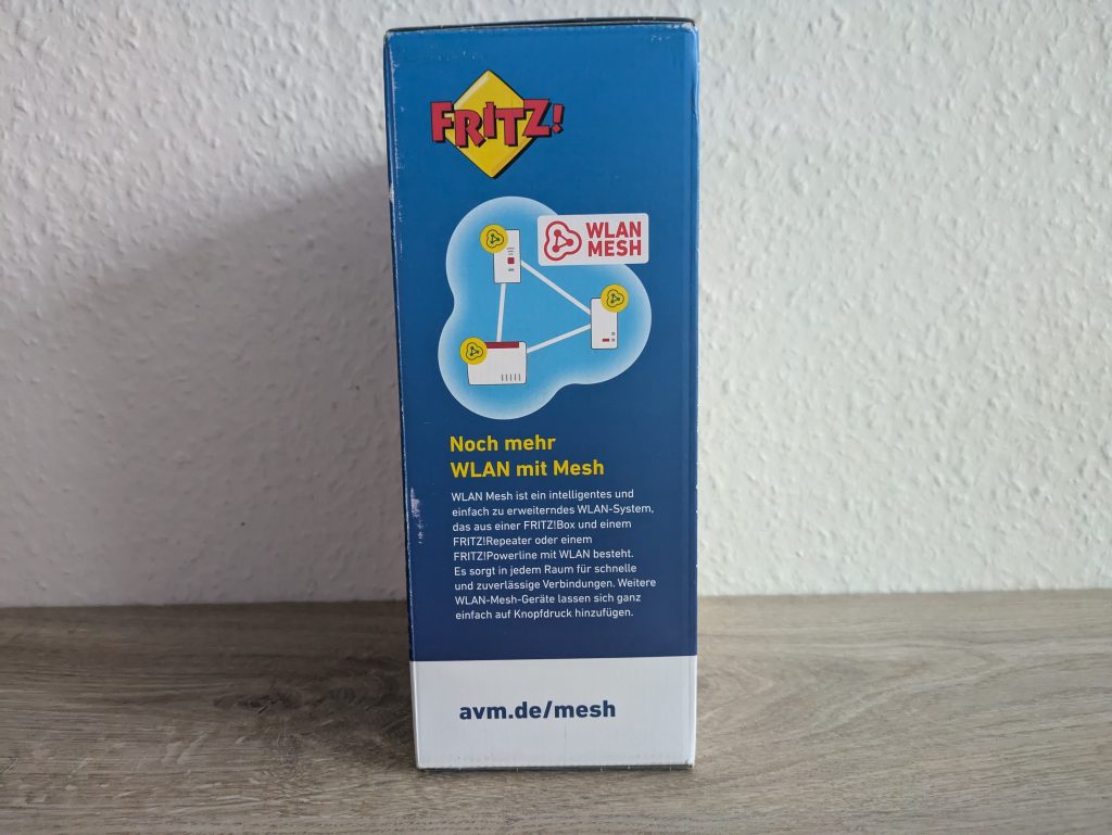 Verpackung des AVM FRITZ!Repeater 6000 WLAN-Repeaters von Rechts