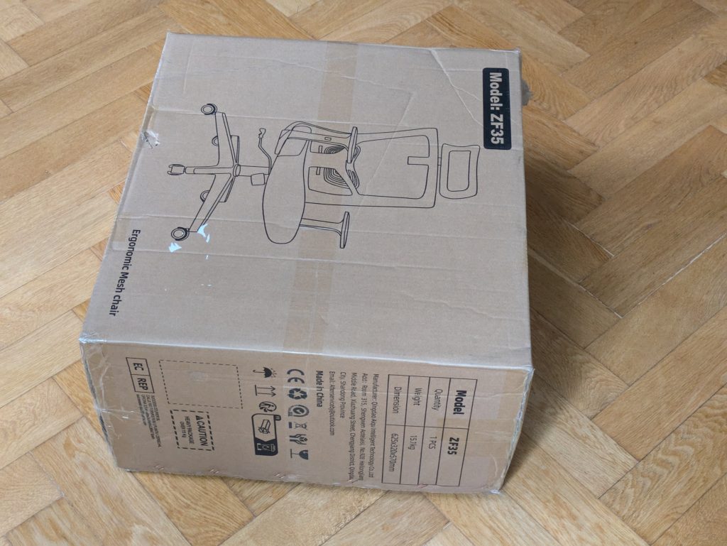 Verpackung des Daccormax DAZ ZF35 Bürostuhls von links