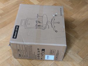 Verpackung des Daccormax DAZ ZF35 Bürostuhls von rechts
