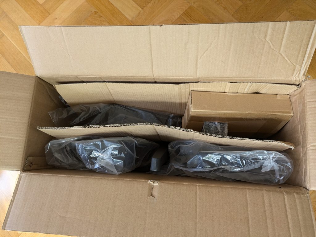 Verpackung des KLIM K300 Bürostuhls geöffnet