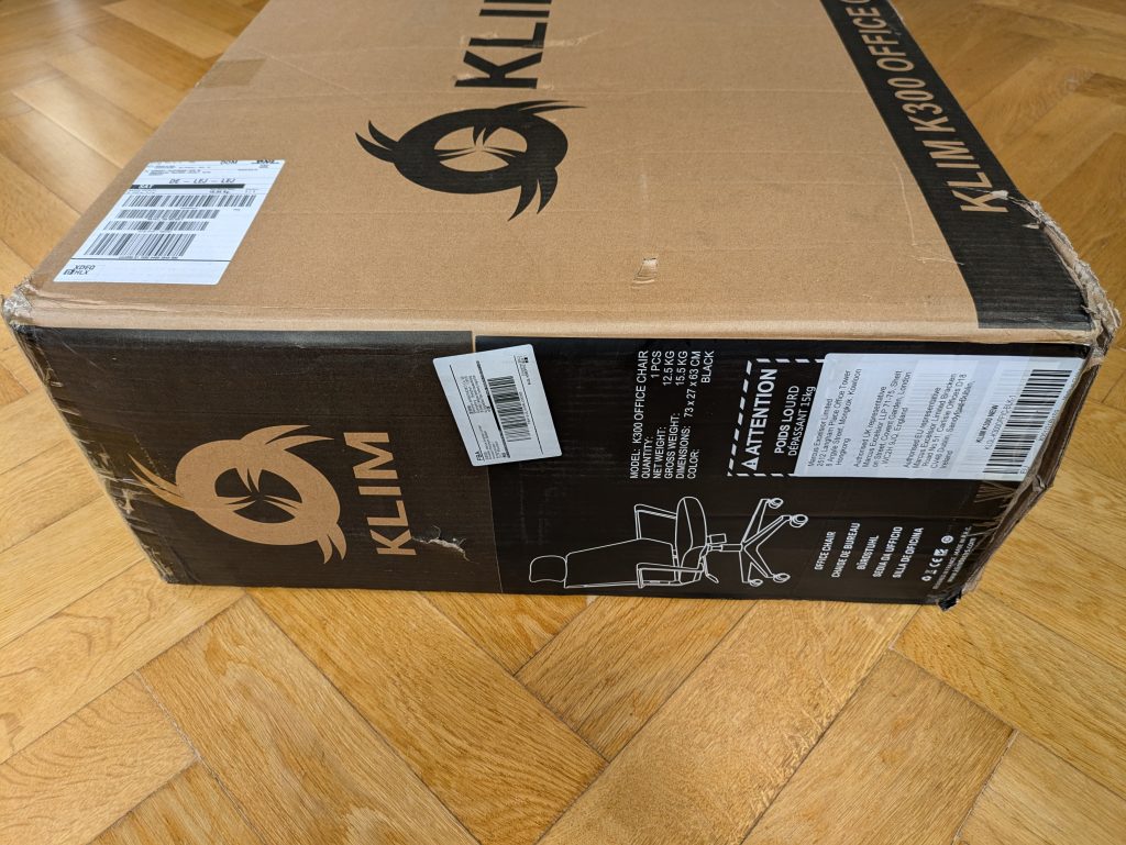 Verpackung des KLIM K300 Bürostuhls von rechts