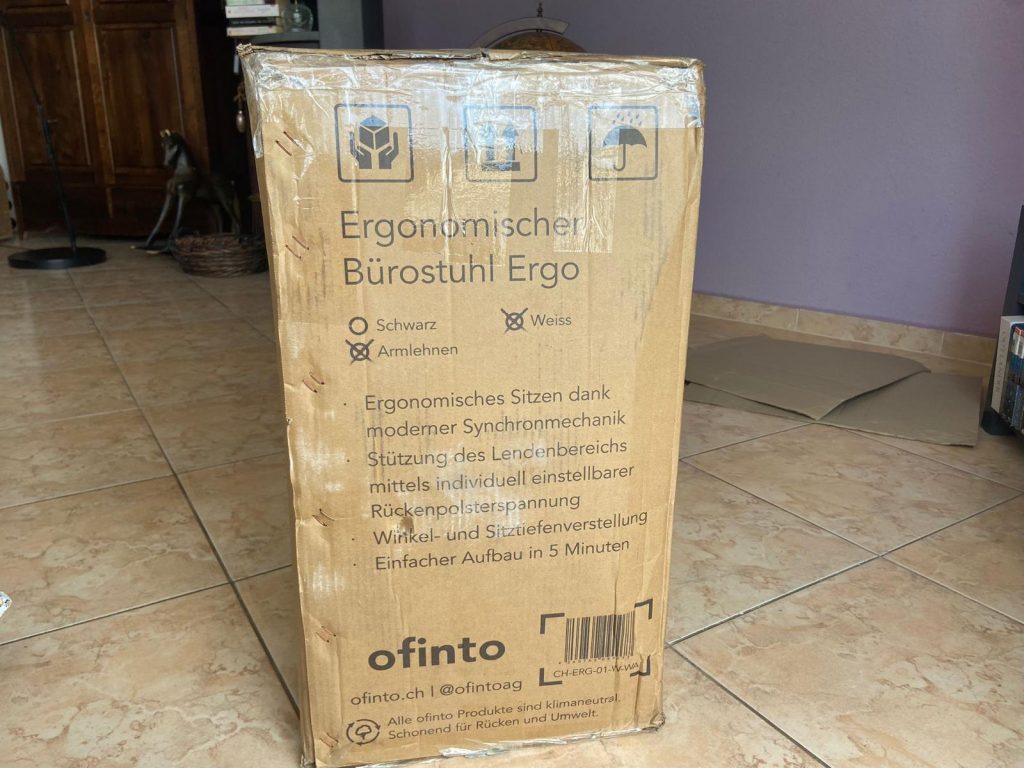 Verpackung des Ofinto Ergo Bürostuhls von der Seite