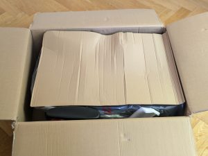 Verpackung des Robas Lund DX Racer 1.2 FD01 Bürostuhl geöffnet (2)